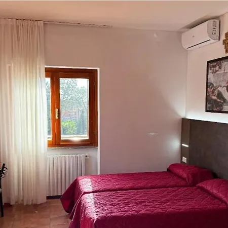 Отель Due Leoni - Casa Per Turismo Cattolico Рим